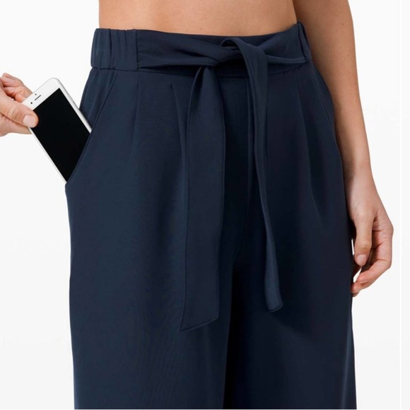 Lululemon Noir Crop True Navy Pants 6 - Picture 3 of 11
